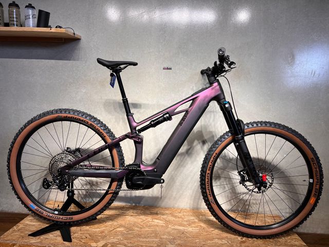 CUBE STEREO HYBRID ONE44 HPC SLX 800 2025 ROJO