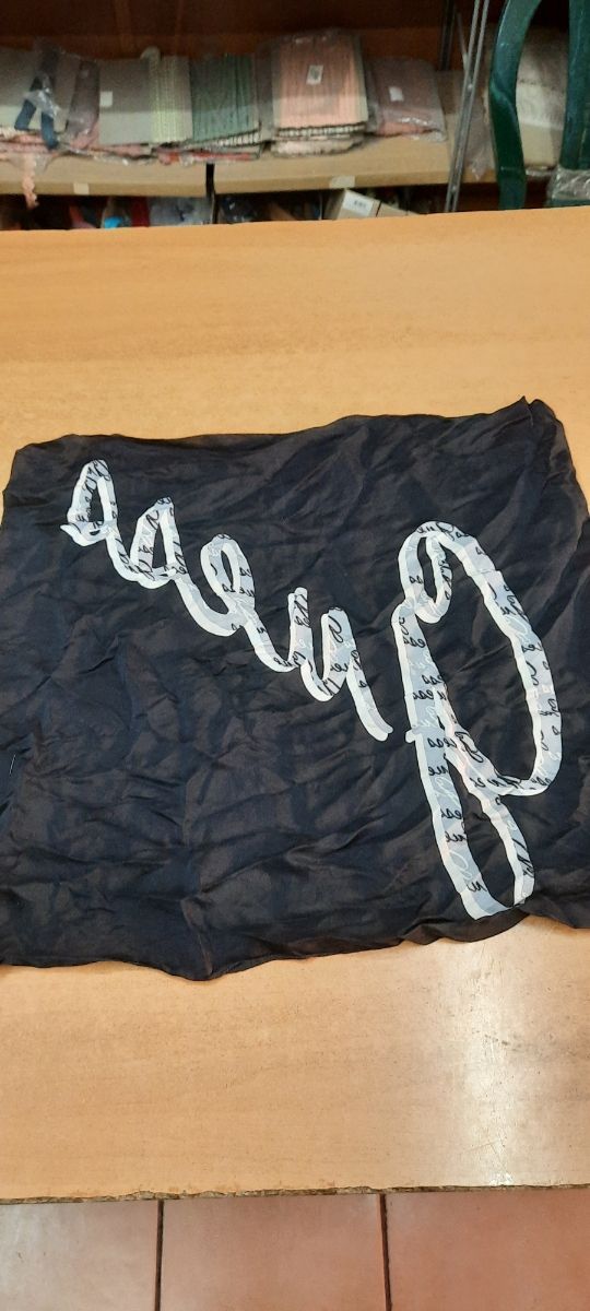 Guess foulard donna in pura seta