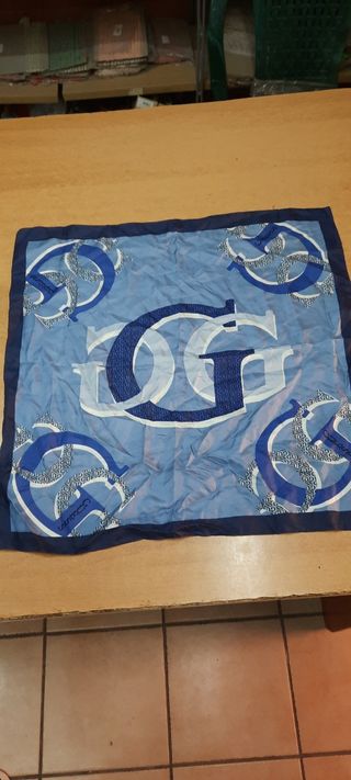 Guess foulard donna in pura seta 