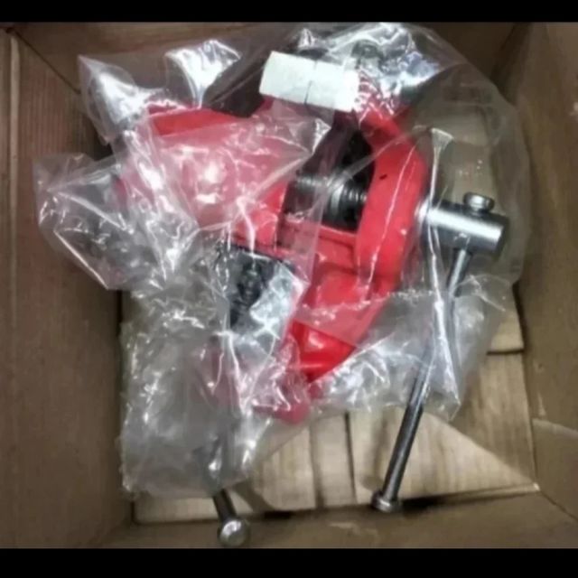 Tornillo de banco nuevo.