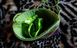 Bolso de fiesta de tela y abalorios 