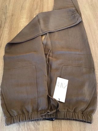 Pantalón jogger fluido de Zara