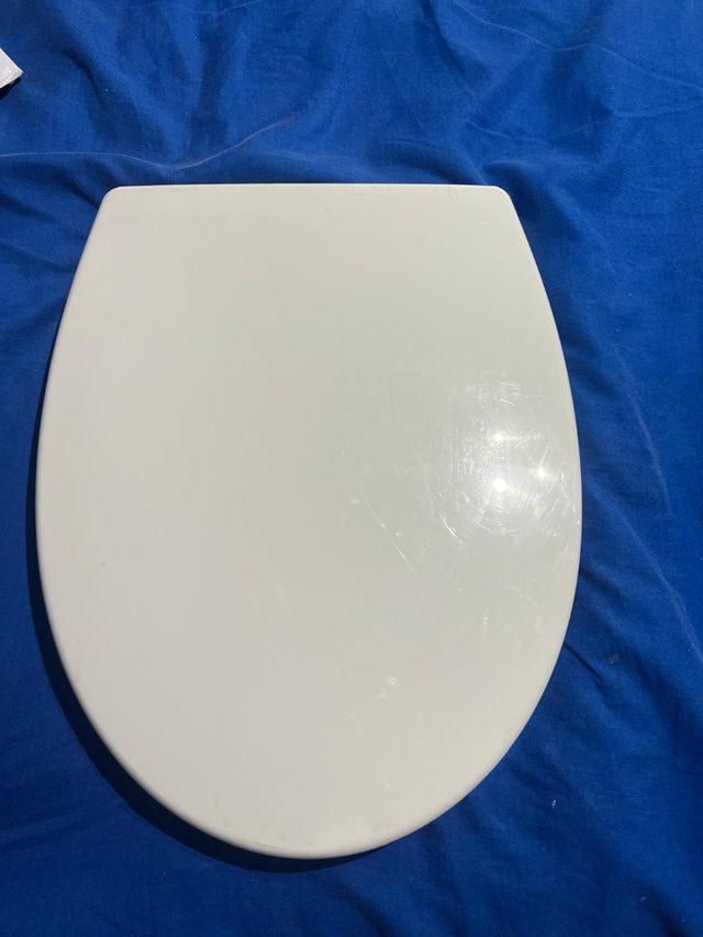 Asiento de inodoro en forma D