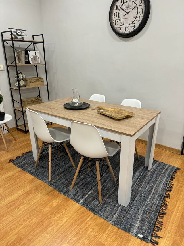 Tavolo da pranzo con 4 sedie nordiche