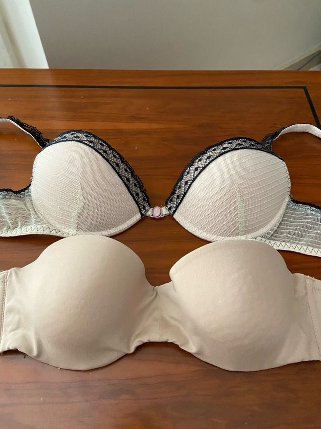 Dos sujetadores pequeños la talla no se puede ver