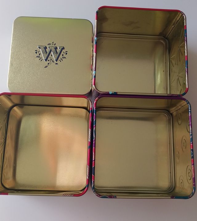 Latas de café vacías Whittard