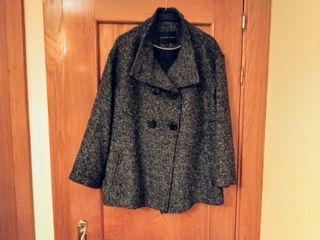 Chaquetón Dandara jaspeado. Talla 44.