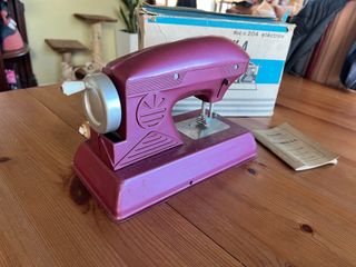 Maquina de coser de juguete