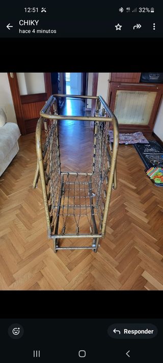 Cama supletoria plegable de muelles.