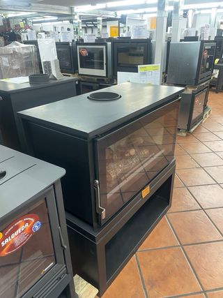 ESTUFA CON HORNO ENVOLVENTE A LEÑA