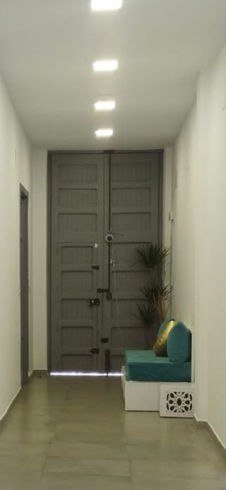 Puerta de madera antigua centenaria 