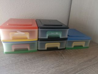 5 Cajas de plástico pequeñas