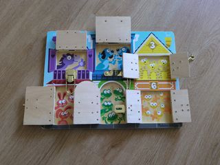 Tablero de pestillos Melissa and doug