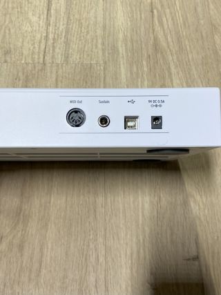 Controlador MIDI  "Arturia Keylab 49 Essential"