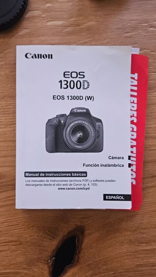 Cámara de fotos Canon 1300D con funda