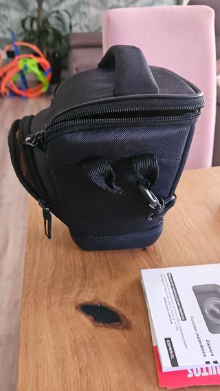 Cámara de fotos Canon 1300D con funda