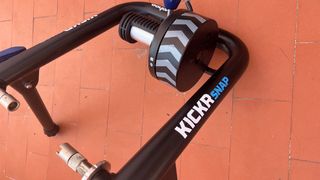 Rodillo Wahoo electrico para entrenar