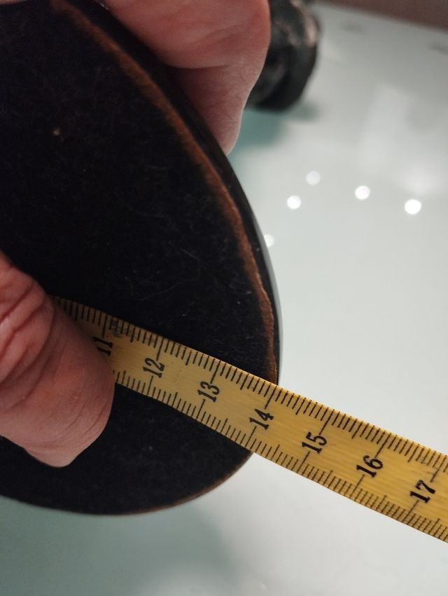 Figura Vinted mesonera, aguadora de bronce