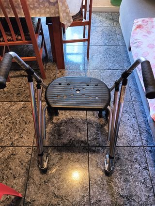 Andador para ancianos.