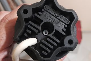 2 motores mecánicos SOMFY y tubos para persiana