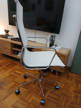 Sedia in alluminio Vitra EA119 
