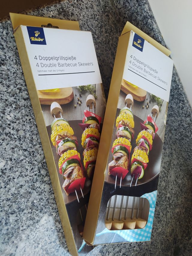 Brochetas dobles barbacoa o parrilla