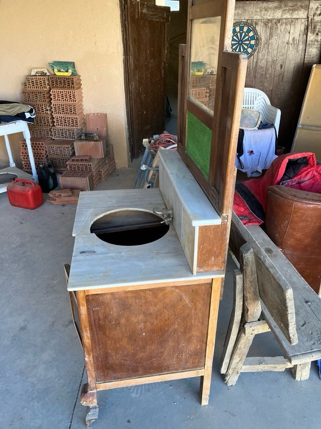 Mueble de baño antiguo