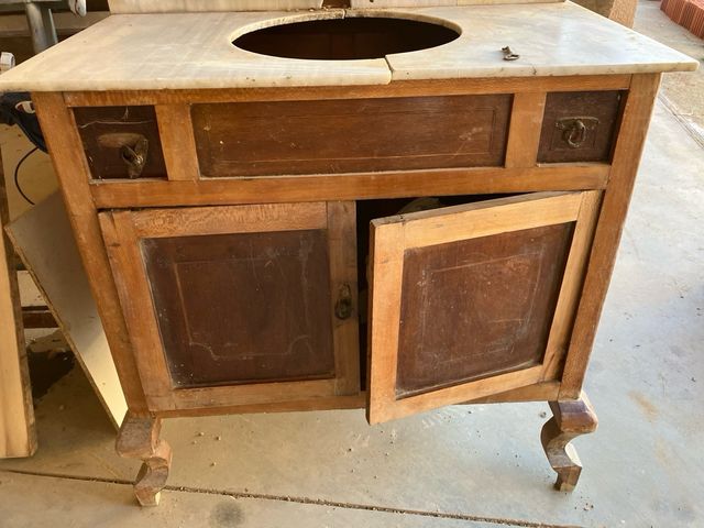 Mueble de baño antiguo