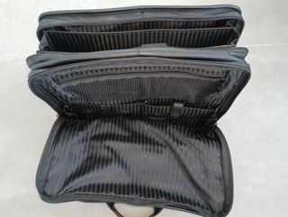Maletin TUMI grande de cuero