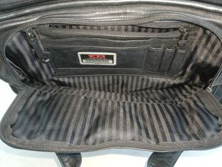 Maletin TUMI grande de cuero