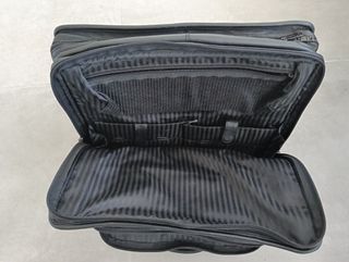 Maletin TUMI grande de cuero