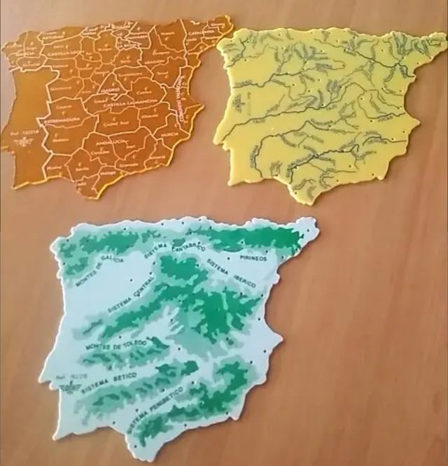 *Mapas silueta- plantilla de España.
De metacrilat