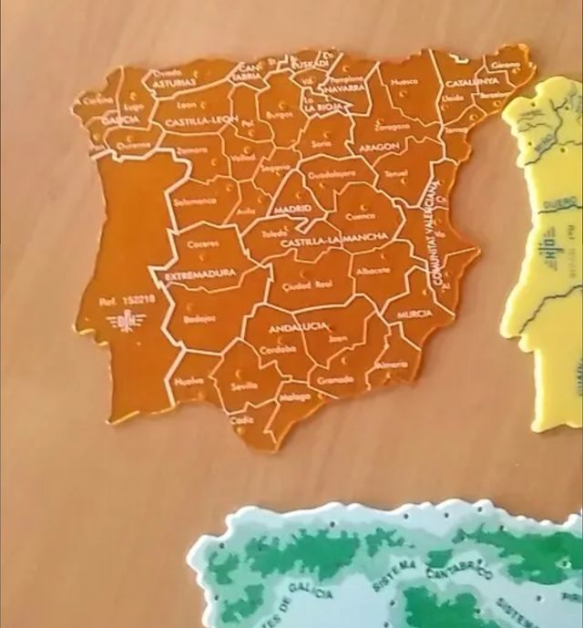 *Mapas silueta- plantilla de España.
De metacrilat