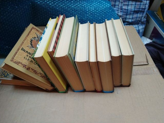 Libros a elegir 5 euros cada libro 