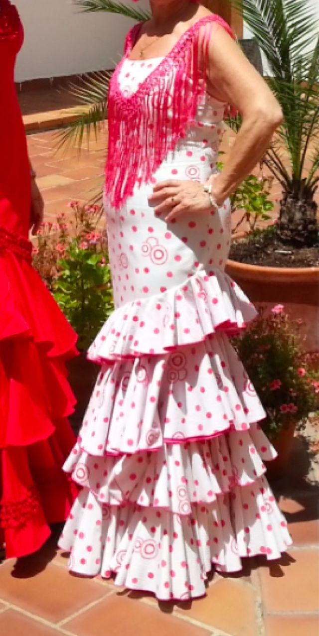Vestido de flamenca con complementos