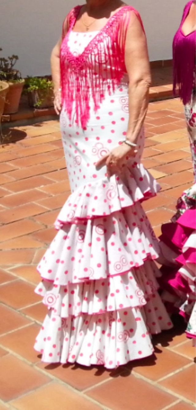 Vestido de flamenca con complementos