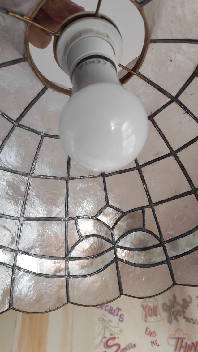 Lámpara de nácar de techo.