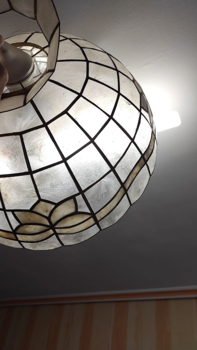 Lámpara de nácar de techo.