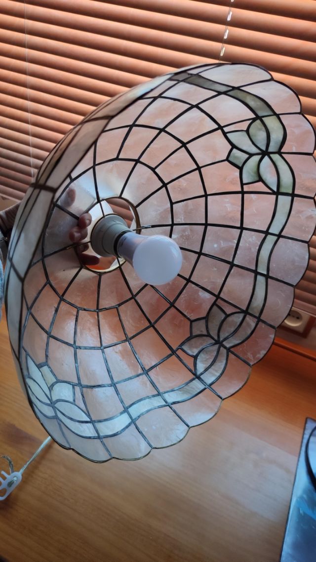 Lámpara de nácar de techo.