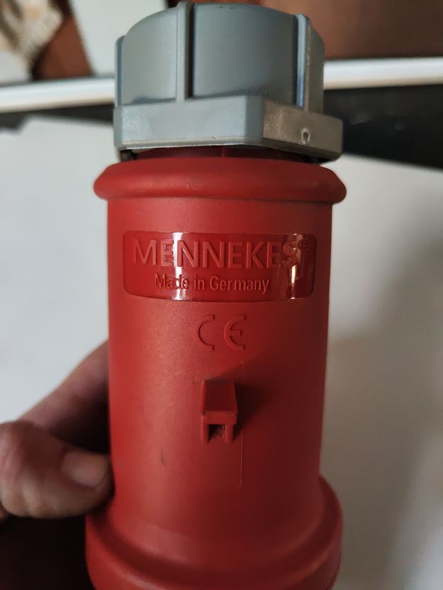 Enchufe 5 pines 32 amperios