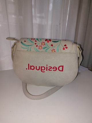 Bolso bandolera Desigual bordado.