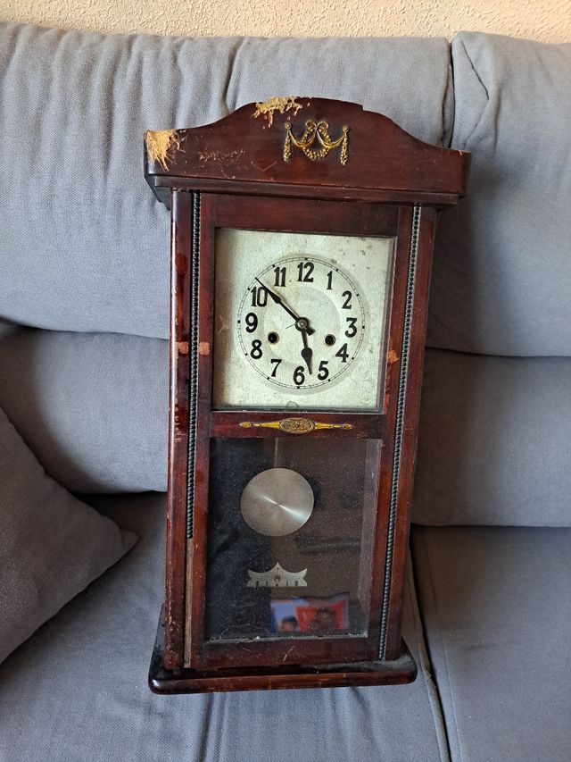 Reloj de pared antiguo