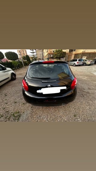 Peugeot 208 2012