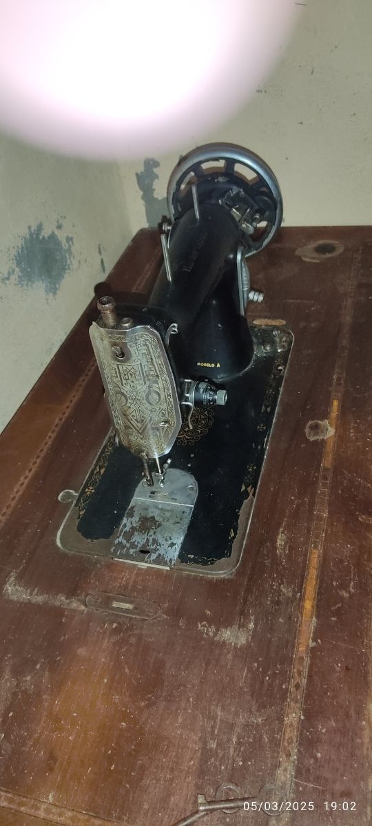 Maquina de coser antigua