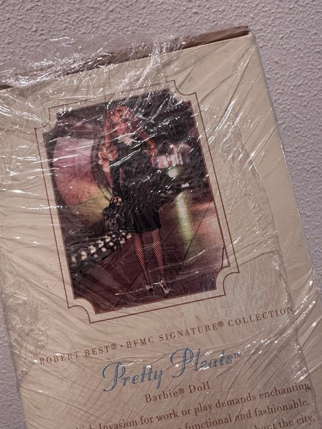 BARBIE Pretty Pleats Genuine Silkstone Body