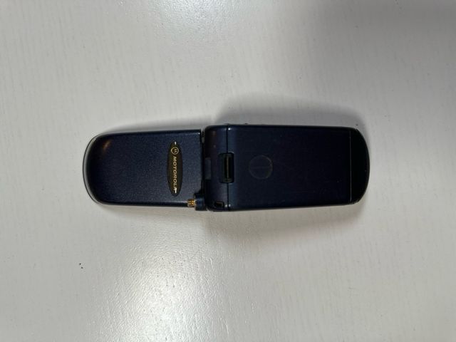 Telefono cellulare Motorola vintage blu retrò