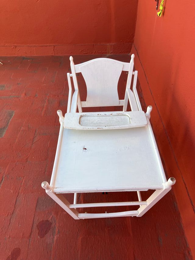 Trona infantil de madera vintage
