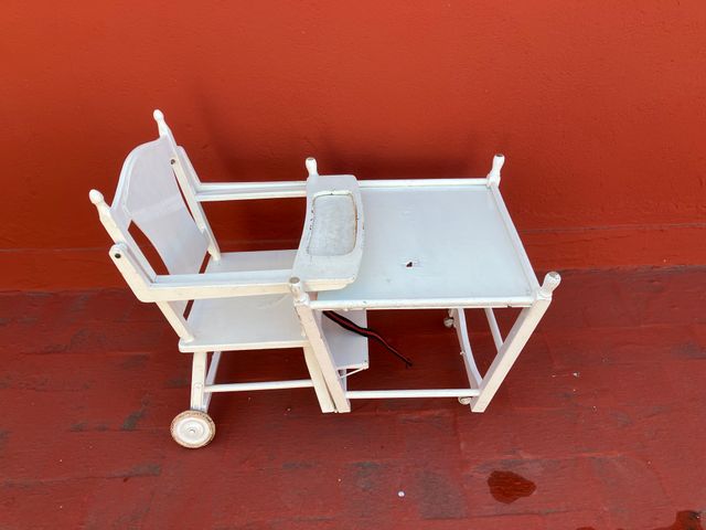 Trona infantil de madera vintage