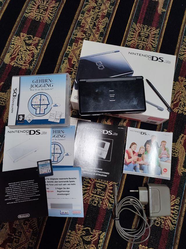 Nintendo DS lite y Gameboy Completa