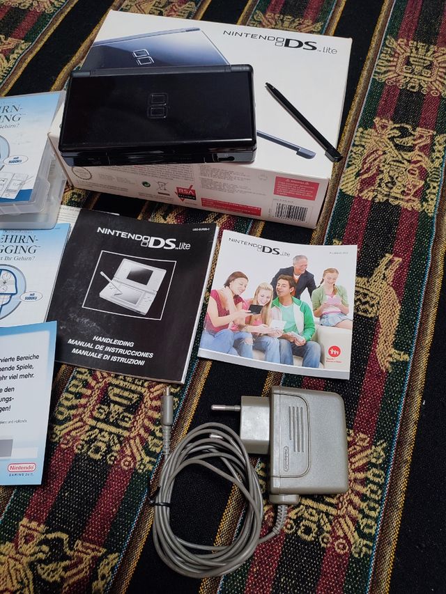 Nintendo DS lite y Gameboy Completa